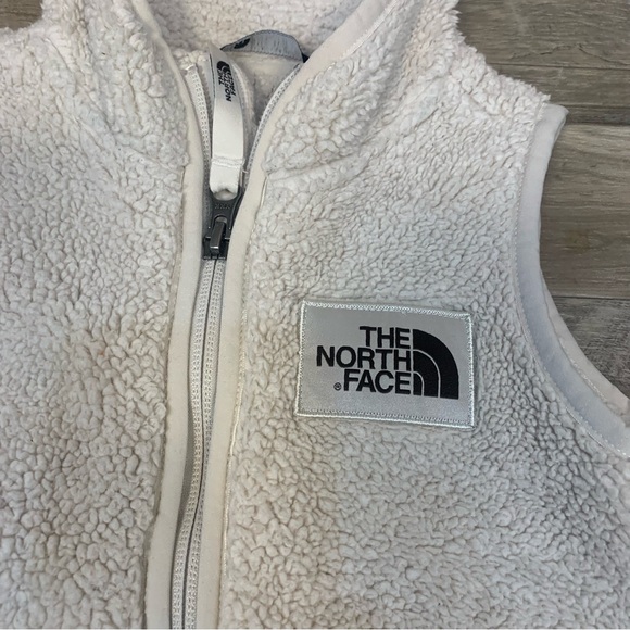 The North Face Toddler Boys Zip Up Sherpa Fleece Vest - Picture 3 of 11
